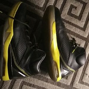 Yellow and black jordans flights
